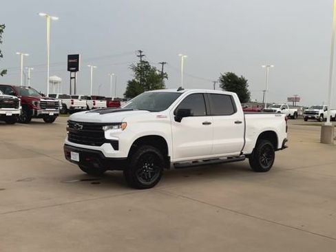 Used 2024 Chevrolet Silverado 1500 LT Trail Boss AWD/4WD image 4