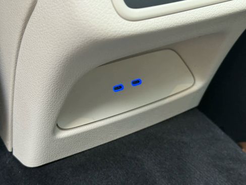 Used 2026 Mercedes-Benz GLC 350e 4MATIC image 32