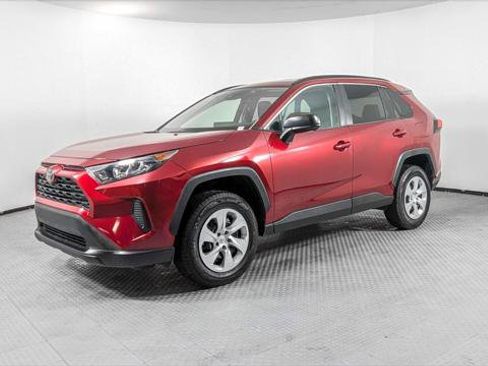 Used 2020 Toyota RAV4 LE image 2