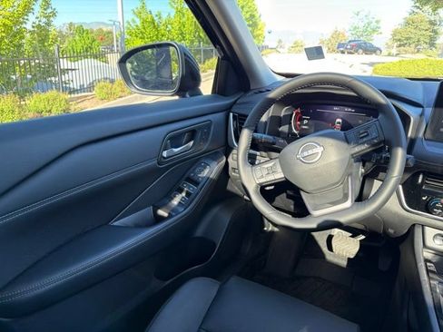 Certified 2025 Nissan Rogue SL w/ Tech Package AWD/4WD image 28