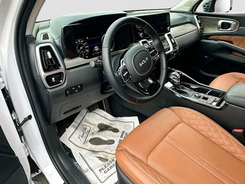 Certified 2022 Kia Sorento SX Prestige w/ Rust Color Package image 9