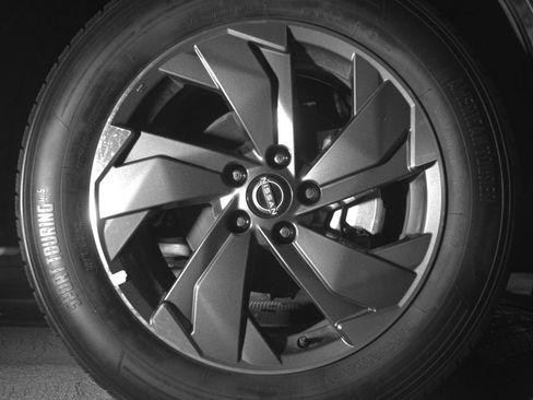 Used 2025 Nissan Rogue SV FWD image 13