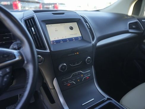 Used 2020 Ford Edge SEL image 25