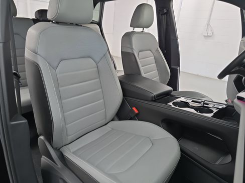 Certified 2024 Volkswagen Atlas Cross Sport SEL R-Line AWD/4WD image 10