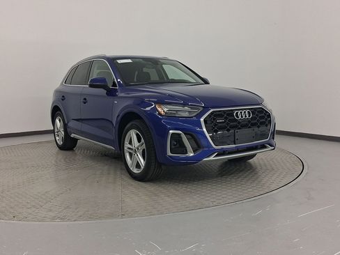 Used 2024 Audi Q5 e Premium Plus w/ Premium Plus Package image 7