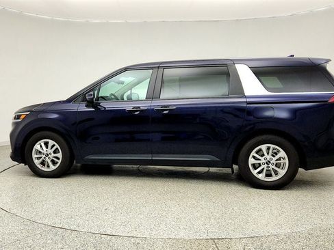Used 2024 Kia Carnival LX FWD image 8