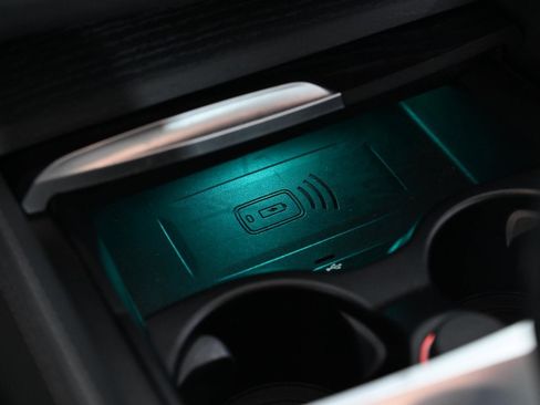 Used 2023 BMW M550i xDrive w/ Executive Package AWD/4WD image 18