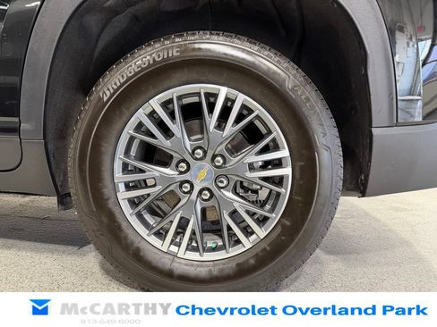Used 2025 Chevrolet Traverse LT w/ Driver Confidence Package FWD image 31