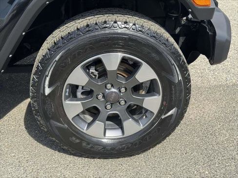 Certified 2022 Jeep Wrangler Unlimited Sahara w/ Cold Weather Group AWD/4WD image 9