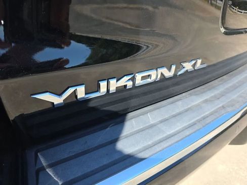 Used 2020 GMC Yukon XL Denali w/ Denali Premium Package image 11