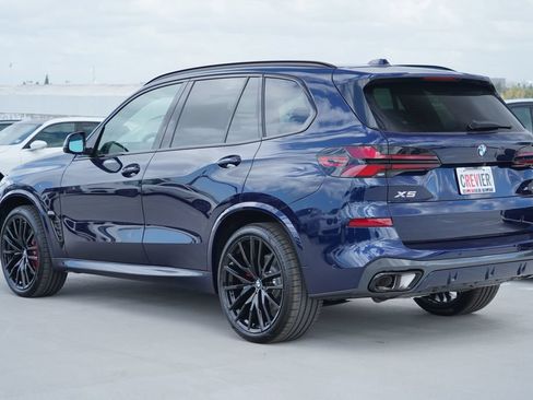 New 2026 BMW X5 xDrive40i w/ M Sport Package AWD/4WD image 7