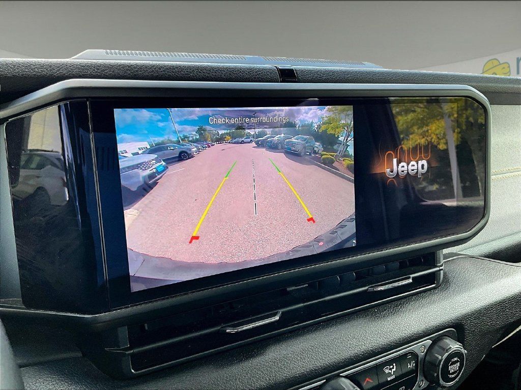 Used 2024 Jeep Wrangler Unlimited AWD/4WD image 19