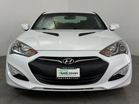 Used 2015 Hyundai Genesis 3.8 RWD image 2