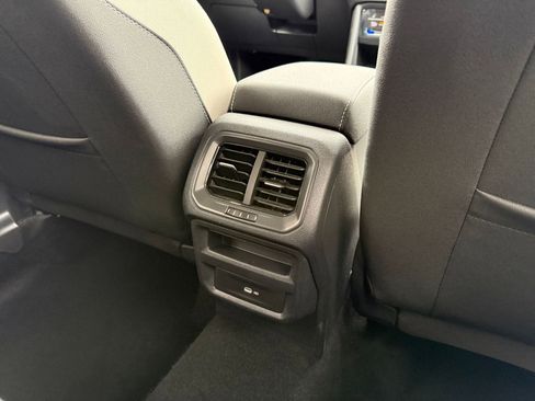 Used 2025 Volkswagen Taos SE FWD image 23