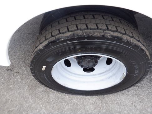 Used 2022 Ford F550 4x4 Crew Cab Super Duty w/ Power Equipment Group image 9