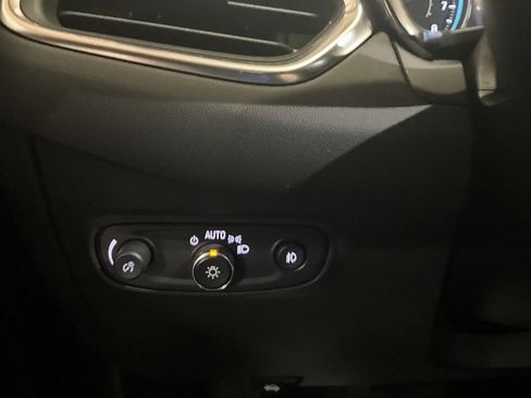 Used 2024 Chevrolet Equinox Premier FWD image 25