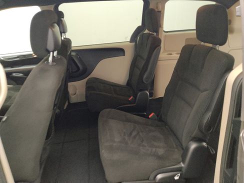 Used 2016 Dodge Grand Caravan SE image 18