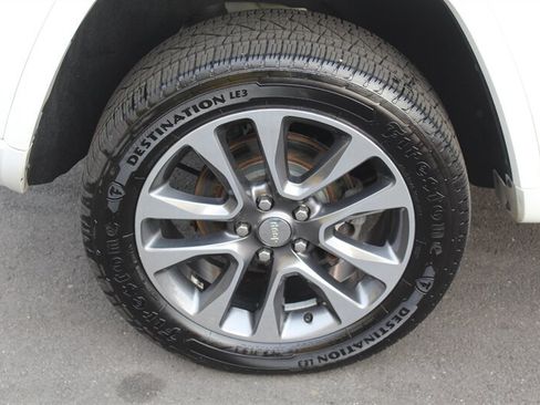 Used 2017 Jeep Grand Cherokee Overland AWD/4WD image 26