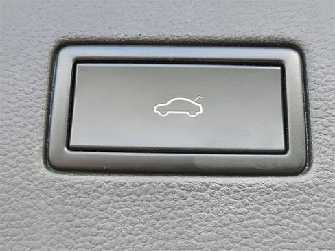 Used 2018 Volkswagen Atlas SEL FWD image 8