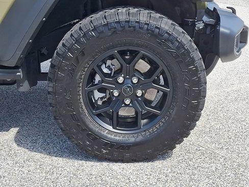 Used 2025 Jeep Wrangler Unlimited Sport AWD/4WD image 11