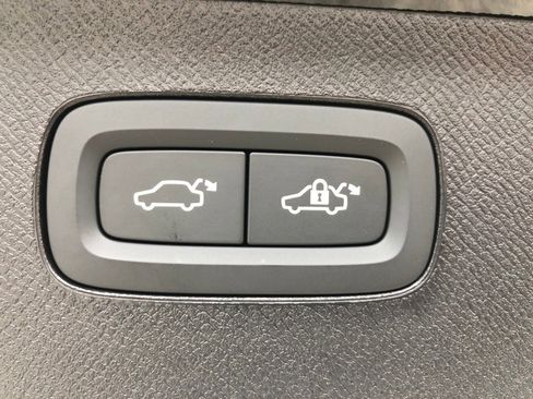 New 2026 Volvo XC90 B6 Plus w/ Protection Package Premier image 41