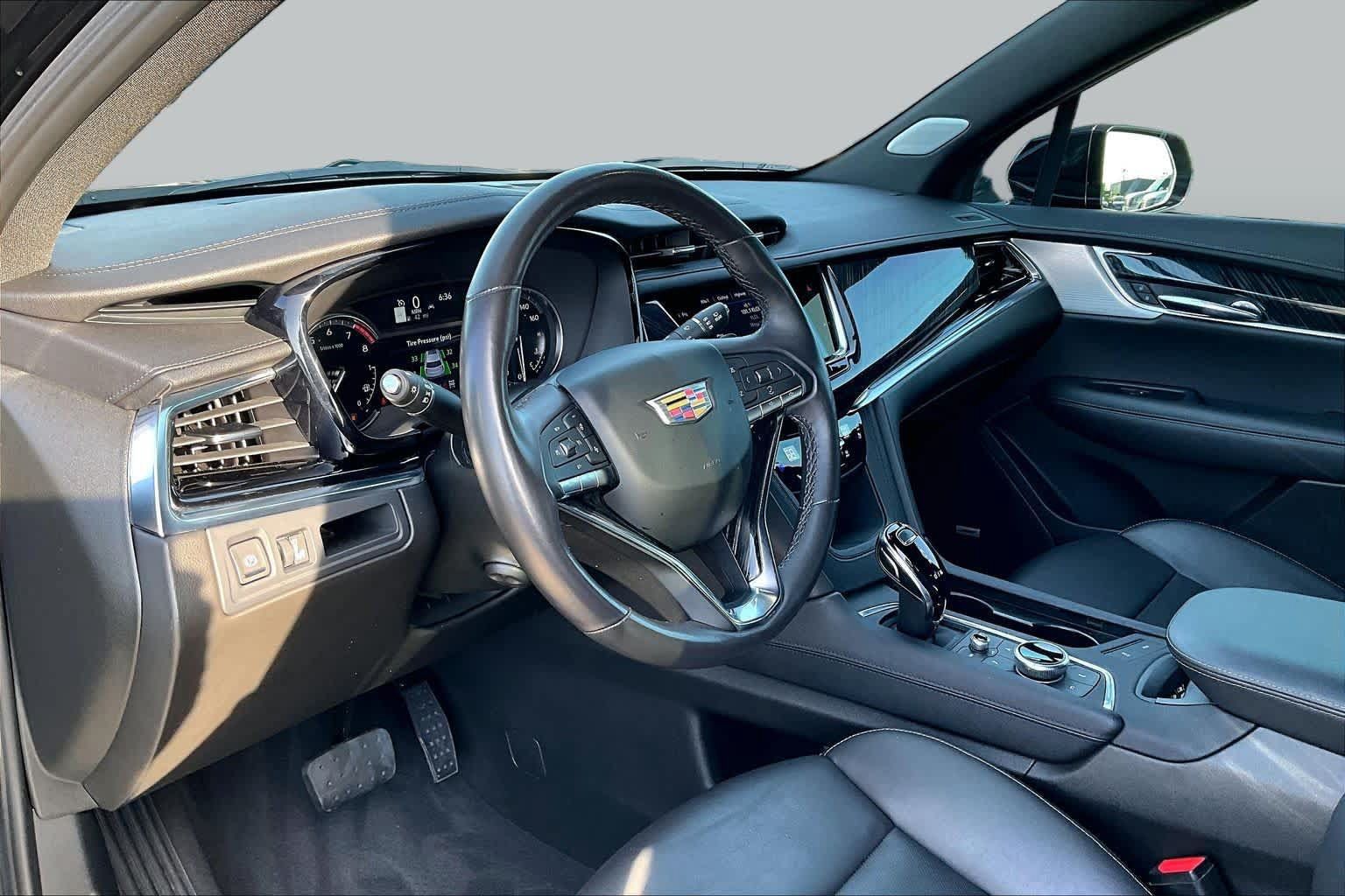 Used 2025 Cadillac XT6 Premium Luxury AWD/4WD image 17