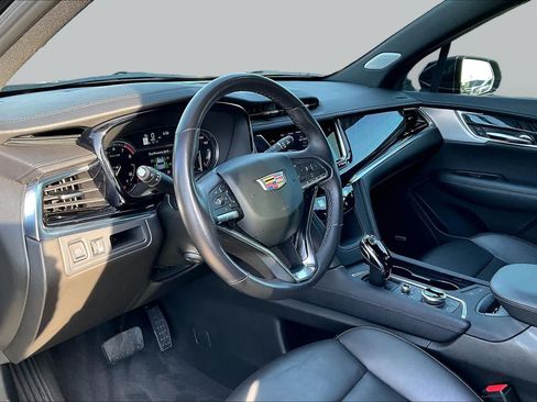 Used 2025 Cadillac XT6 Premium Luxury AWD/4WD image 17
