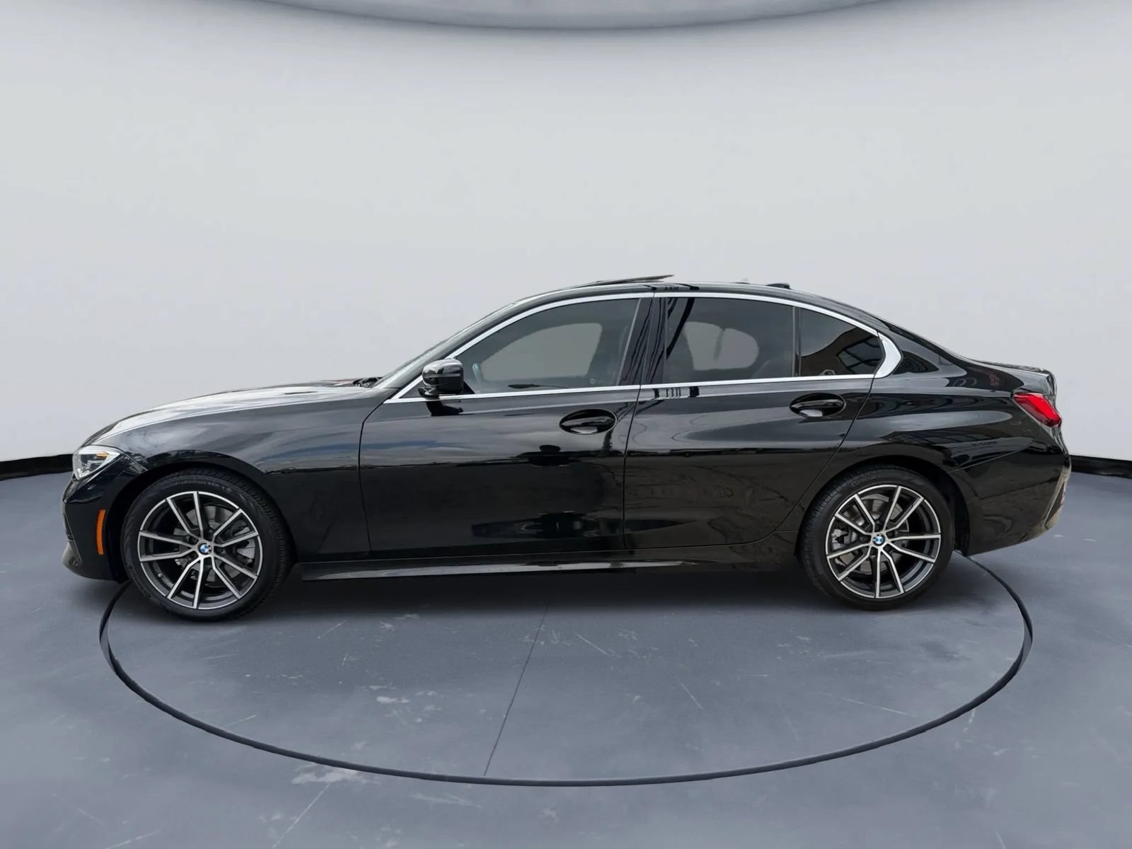 Used 2020 BMW 330i Sedan w/ Convenience Package RWD image 3