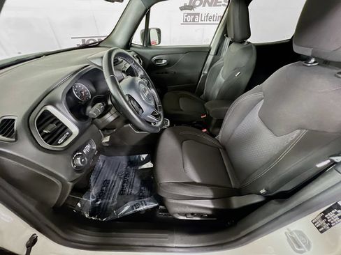 Used 2021 Jeep Renegade Latitude AWD/4WD image 24