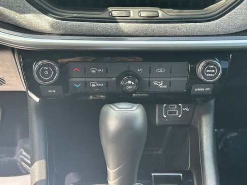 Used 2024 Jeep Compass Latitude AWD/4WD image 22