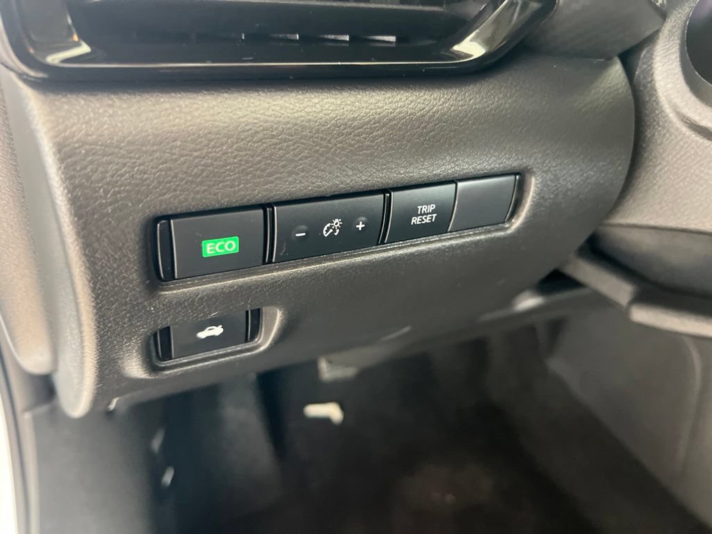 Certified 2023 Nissan Sentra SR FWD image 49