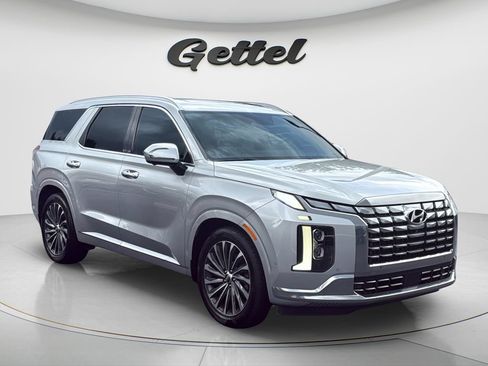 Used 2023 Hyundai Palisade Calligraphy w/ Winter Package FWD image 3