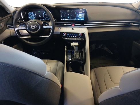 New 2025 Hyundai Elantra Limited FWD image 10