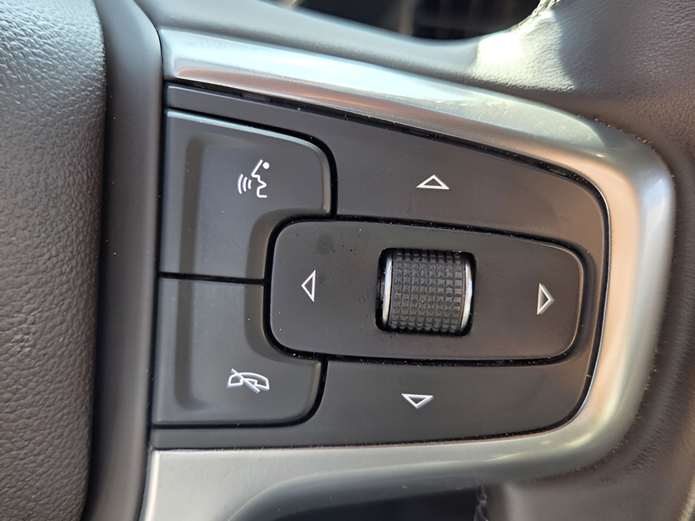 Used 2025 Chevrolet Silverado 1500 LT AWD/4WD image 24