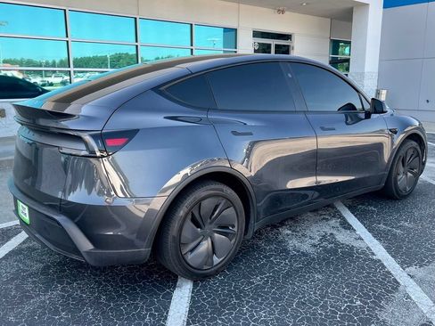 Used 2026 Tesla Model Y 2WD image 4