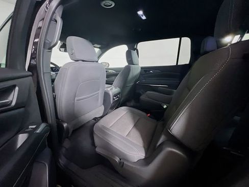 Used 2025 Chevrolet Traverse LT FWD image 23
