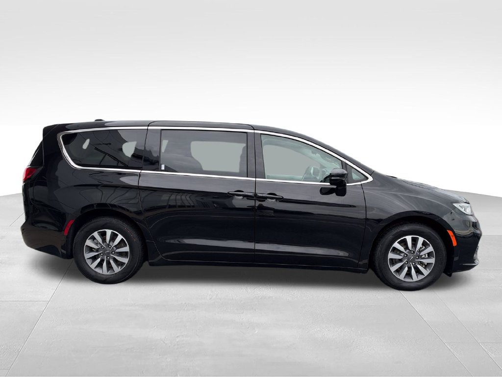 Used 2024 Chrysler Pacifica Limited FWD image 5