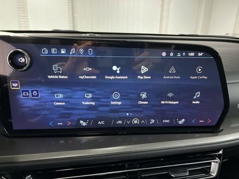 New 2026 Chevrolet Traverse LT w/ Sun and Wheel Package FWD image 13