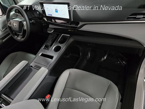 Used 2026 Toyota Sienna XLE FWD image 22
