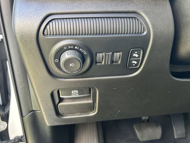 Used 2023 Jeep Wagoneer Series III w/ Premium Group I AWD/4WD image 17