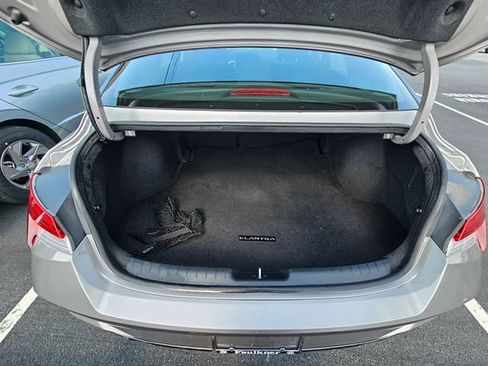 Used 2021 Hyundai Elantra SEL w/ Convenience + Premium Package FWD image 7