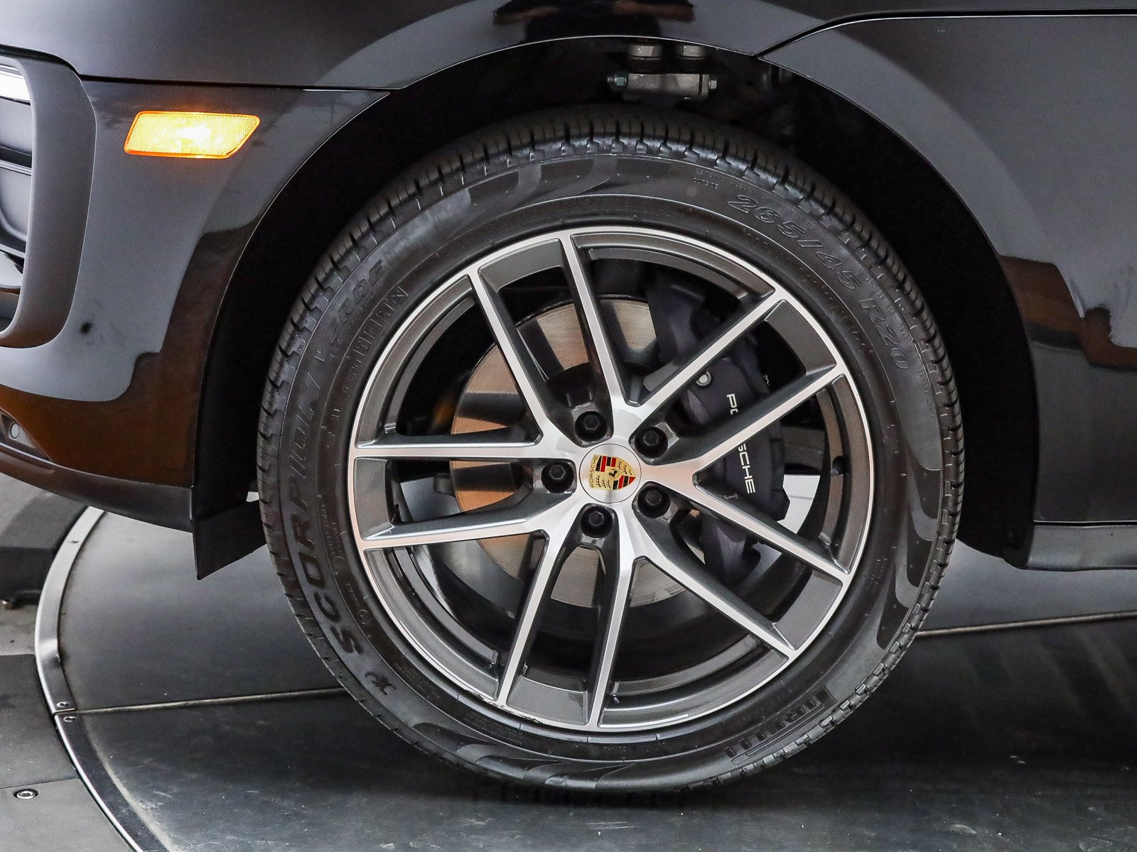 Certified 2025 Porsche Macan AWD/4WD image 10