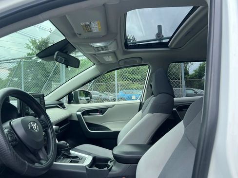 Used 2019 Toyota RAV4 XLE AWD/4WD image 28
