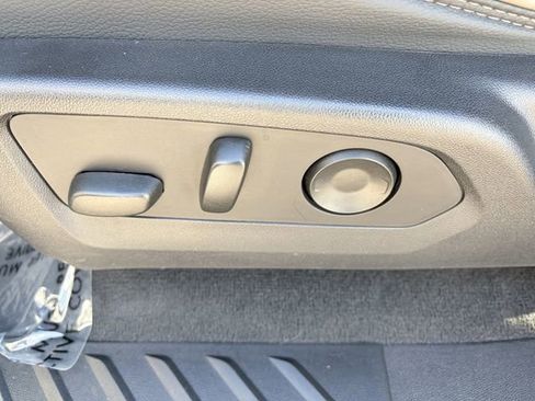 Used 2024 GMC Canyon Denali image 7