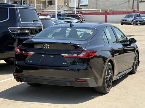 Used 2025 Toyota Camry SE FWD image 4