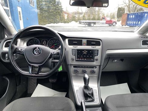 Used 2016 Volkswagen Golf S image 6