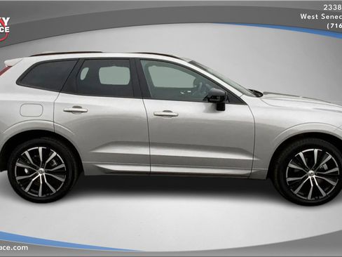 Used 2025 Volvo XC60 B5 Plus image 5