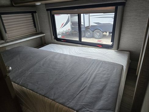 Used 2021 Ford E-450 and Econoline 450 Super Duty w/ Motorhome Prep Package RWD image 8