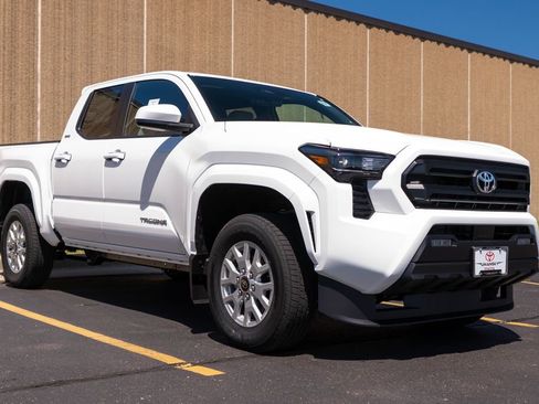 New 2026 Toyota Tacoma SR5 AWD/4WD image 2
