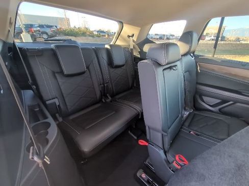 Used 2025 Volkswagen Atlas SE image 33